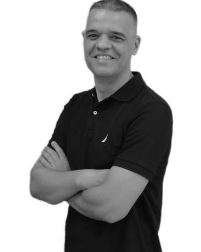 Se ve en la foto al Doctor y Fisioterapeuta Oscar Carvajal Fernandez